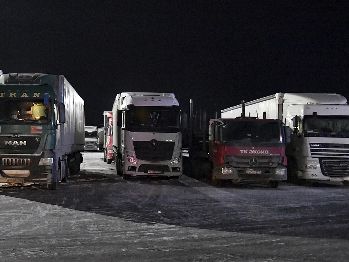 В Пермском крае ограничили движение большегрузов на трассе Пермь-Екатеринбург  - KP.RU