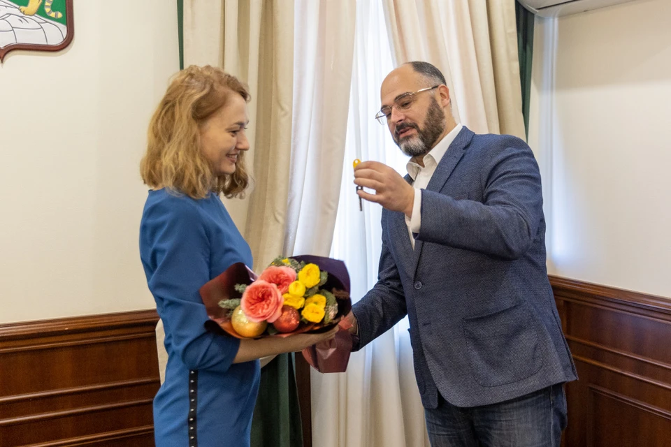 Ключи вручал мэр Владивостока.