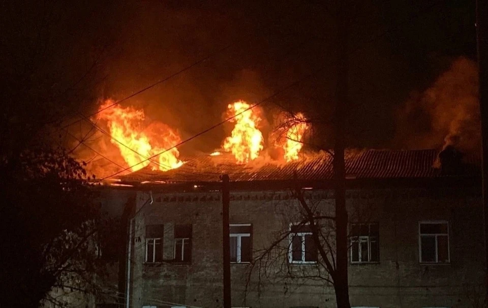 Взрыв бытового газа разрушил дом в Свердловской области