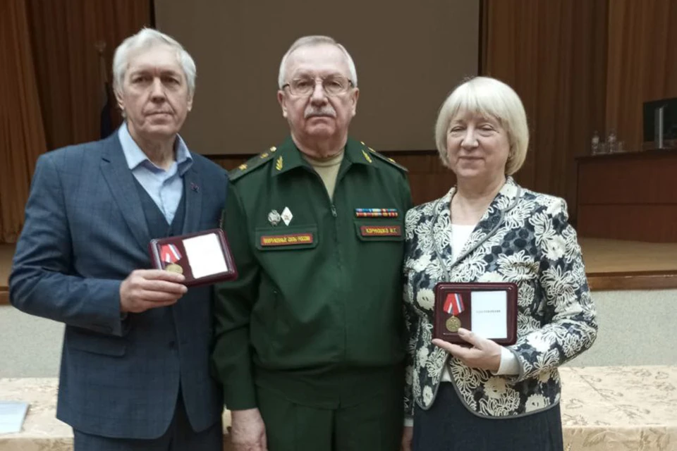 Герои публикации «КП» получили награды от Минобороны России