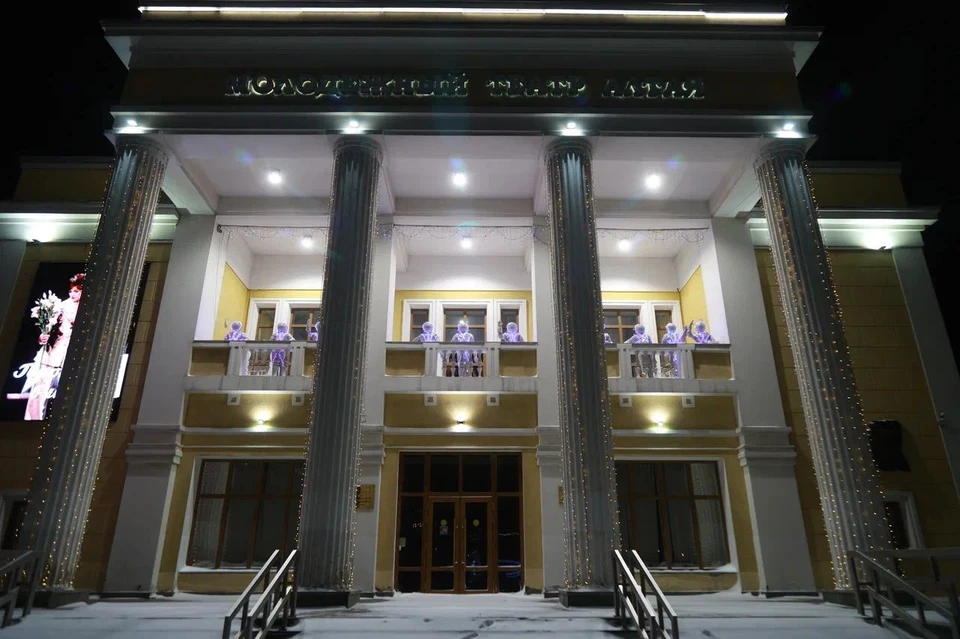 Уже во второй день нового 2024 года жители региона могут посетить Молодежный театр Алтая