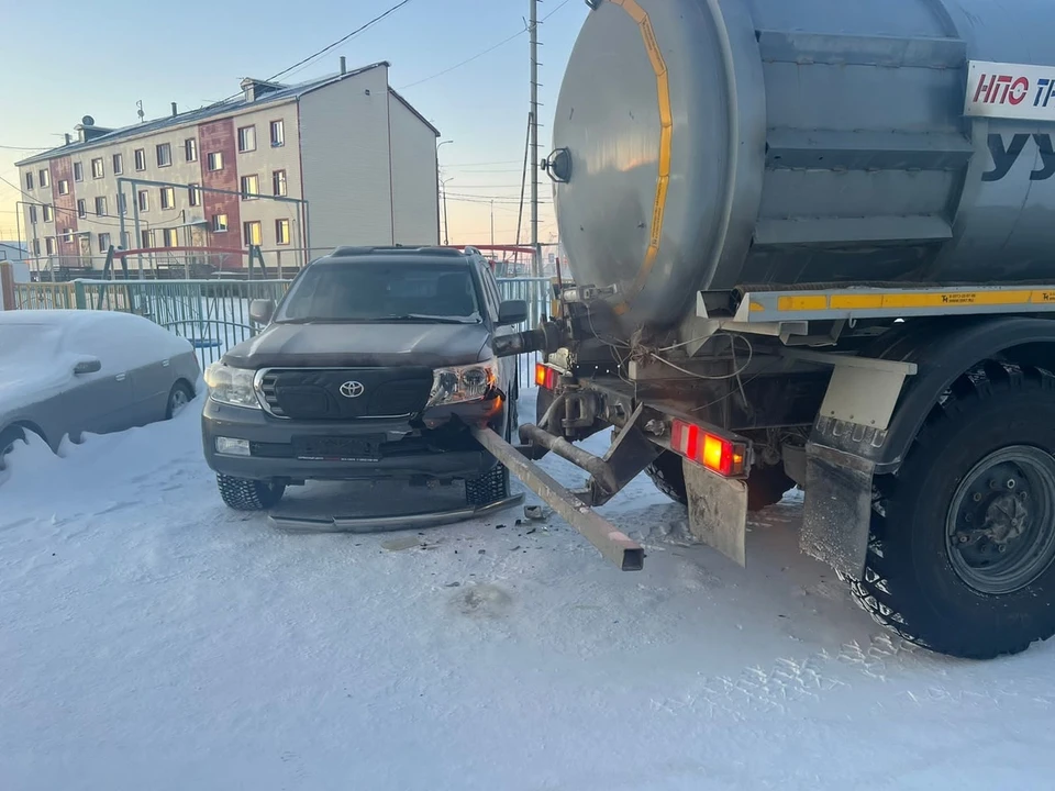 А между нами тысячи дорог