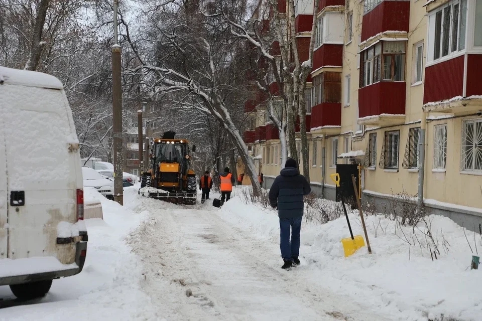 Вышли во двор