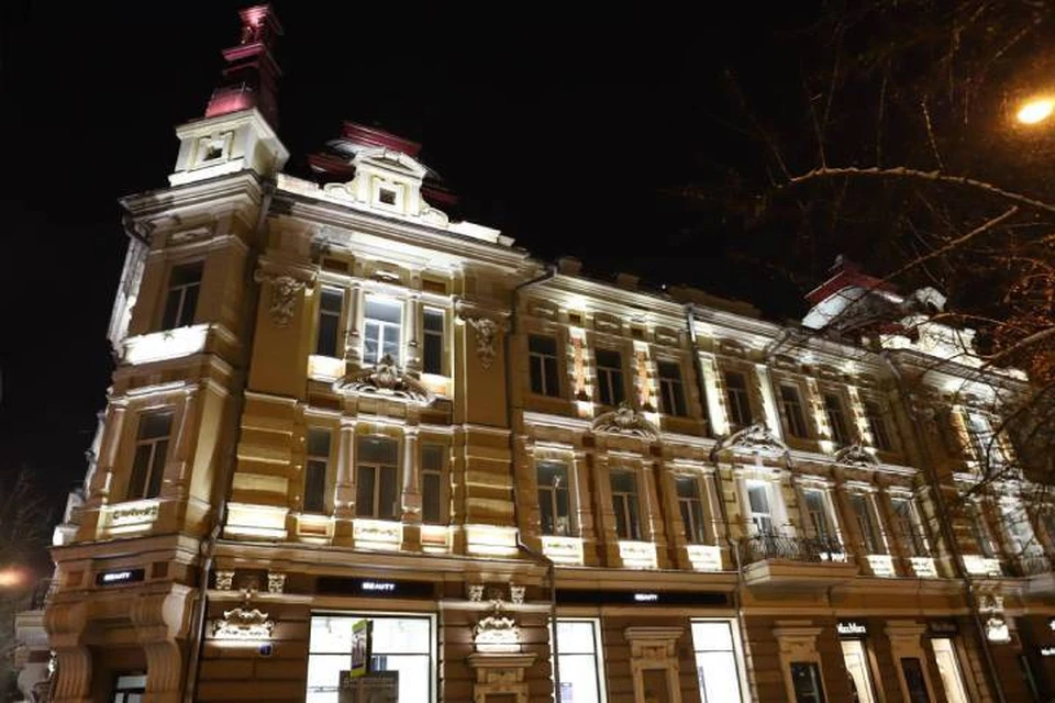 На улице Карла Маркса завершили установку архитектурно-художественной подсветки фасадов исторических строений.