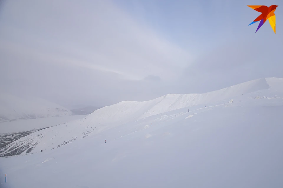 Жителей и гостей Мурманской области предупредили об опасности схода снега в Хибинах.