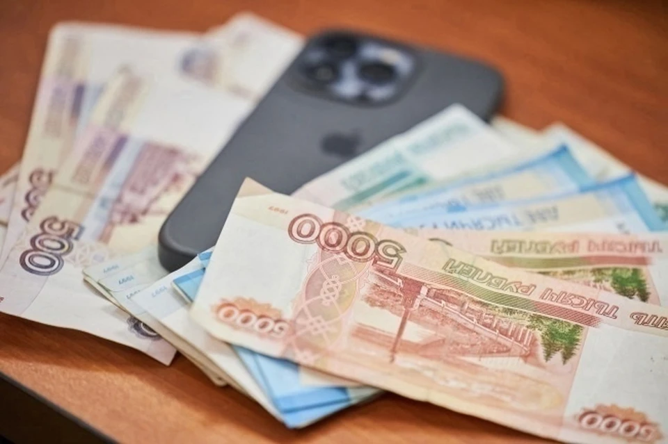 В Сыктывкаре сотрудница банка помешала мошенникам украсть 2 млн рублей
