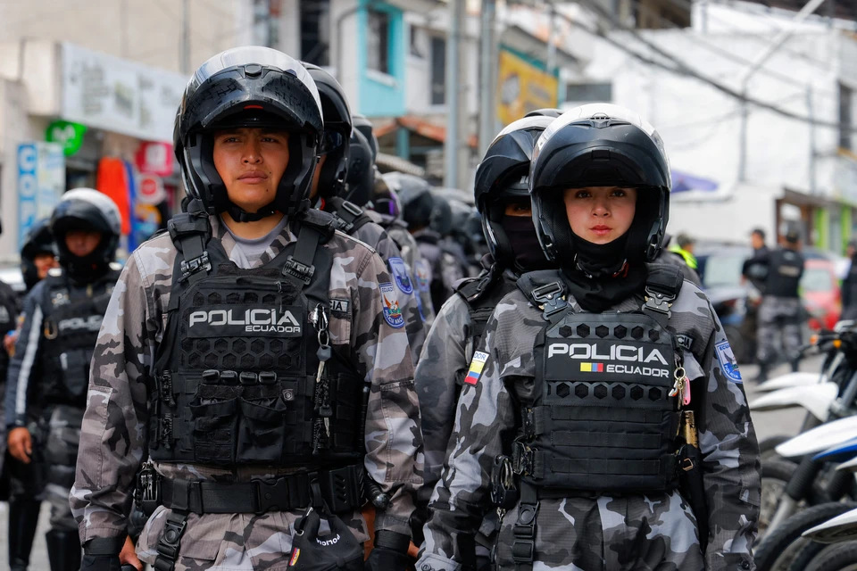 Беспорядки в стране происходят после серии бунтов в тюрьмах и побега из-под стражи лидера крупнейшей в Эквадоре банды