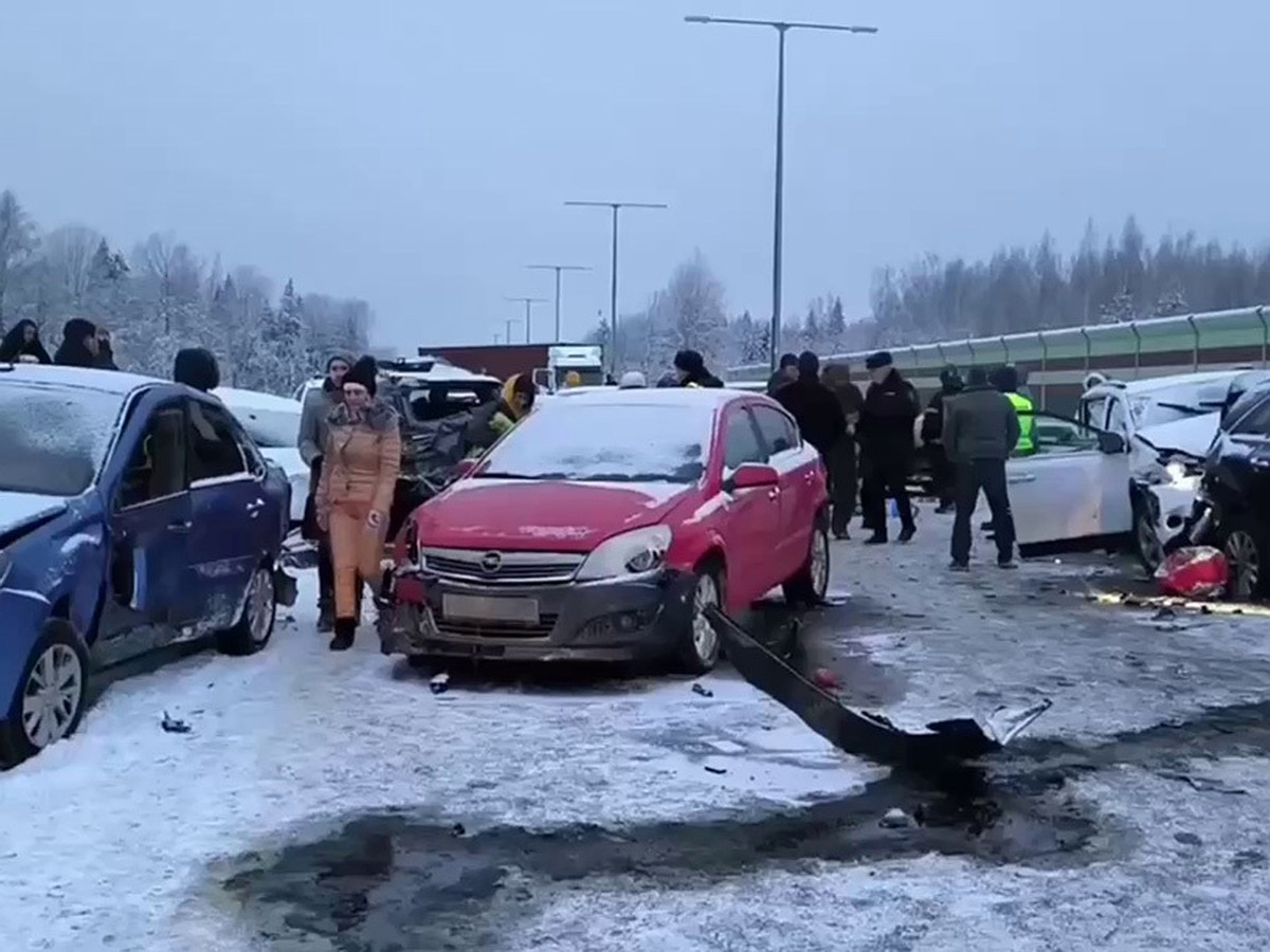 «Дедушка на Chery не просто так влетел в отбойник»: Выживший в ДТП на М-11  снял первые секунды аварии, опровергающие прошлые версии трагедии - KP.RU