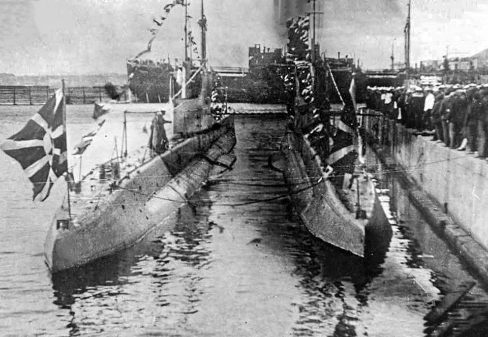21 сентября 1933 года. После поднятия флага на подлодках «Щ-11» и «Щ-12». Фото: архив музея истории «Дальзавода»