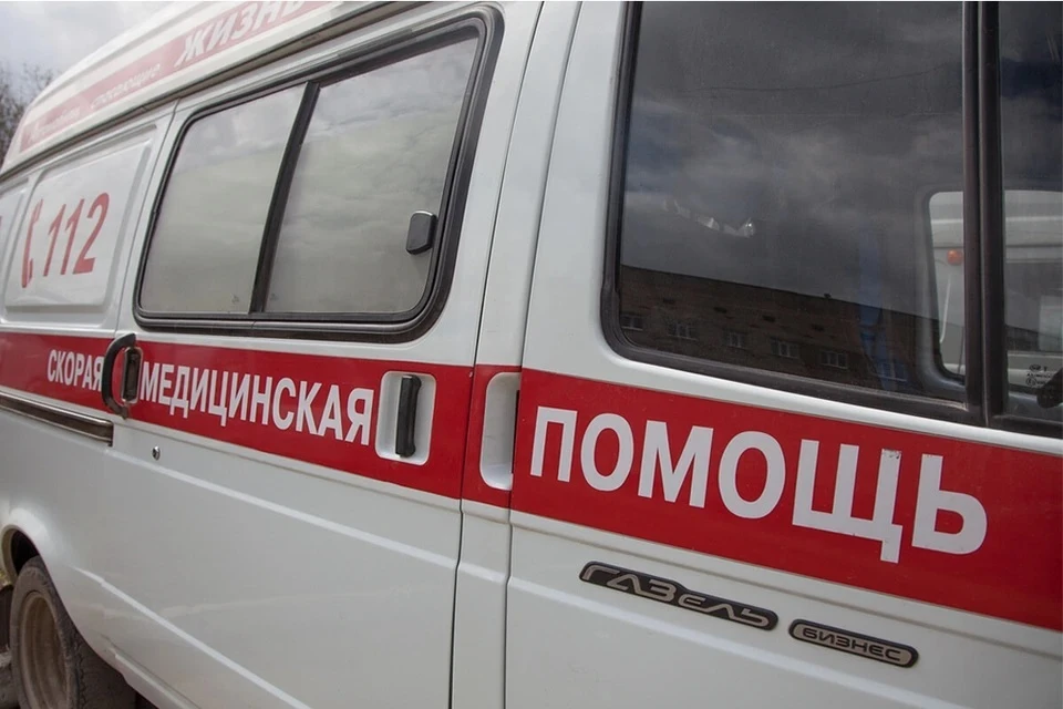 Пенсионеру сломали лопатку во время новогодних объятий в Челябинской области