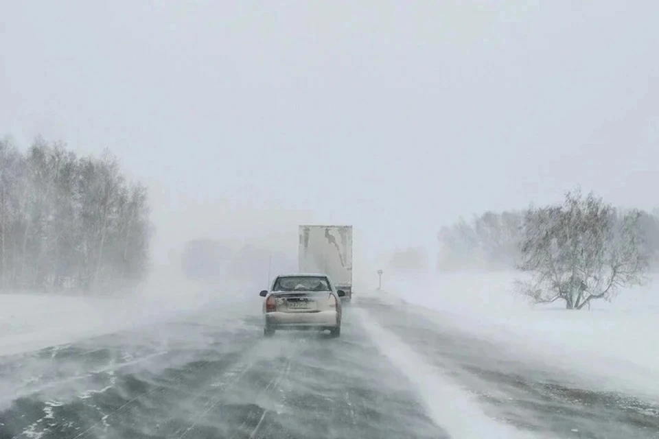 В Казахстане водители, в том числе, белорусы попали в снежный плен из-за непогоды. Снимок используется в качестве иллюстрации.