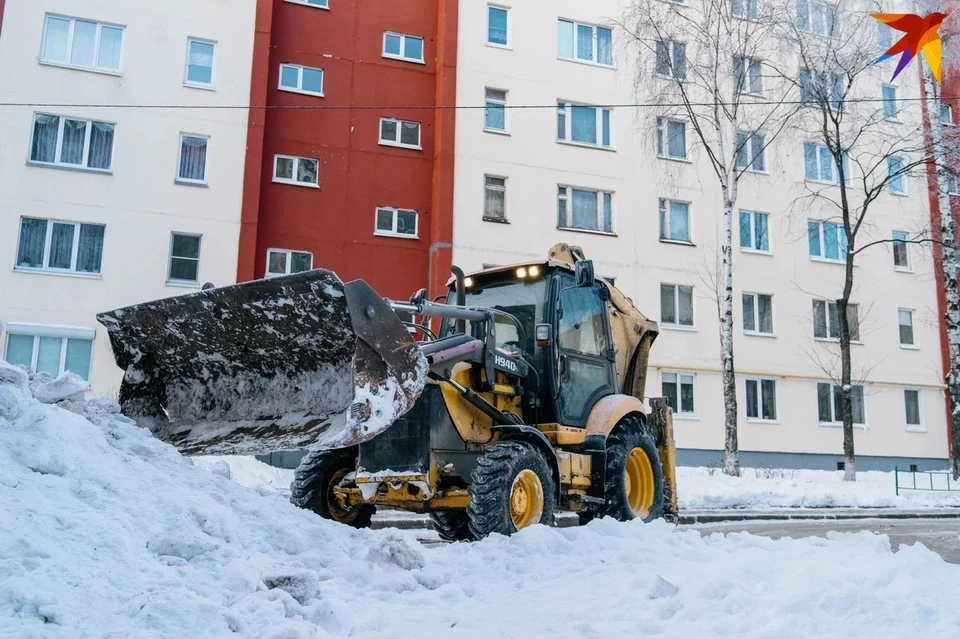 Узкие улицы и межквартальные проезды Ижевска расчищают от снега