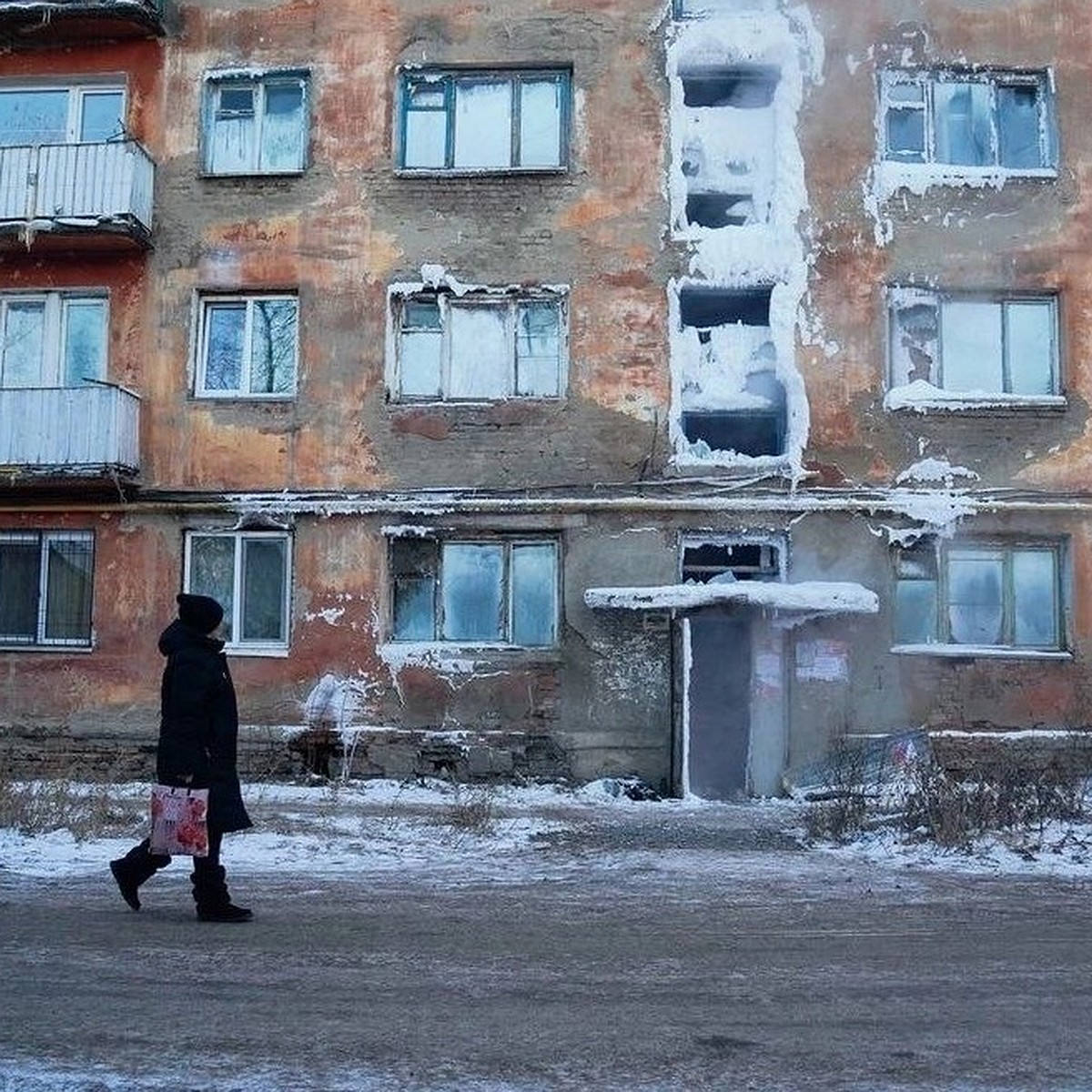 В Омске дом по улице 50 лет Профсоюзов снят с обслуживания, а жильцы  расселены - KP.RU