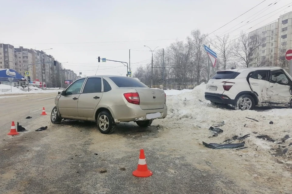 В ДТП с «Лада Гранта» и «Хендай» пострадали два пассажира на Стаханова в Липецке