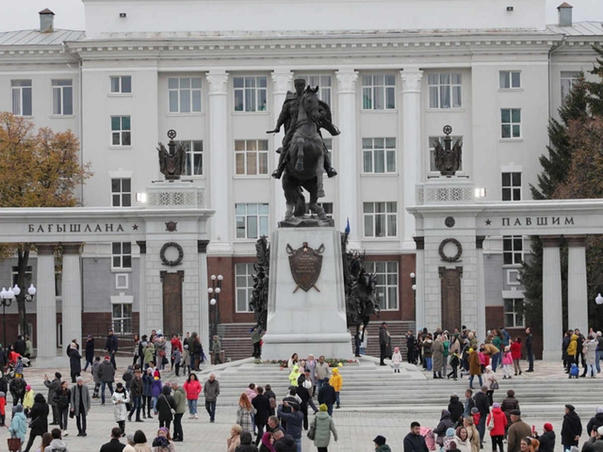 В последние 10 лет в Уфе открыли несколько крупных памятников и монументов.  Рассказываем об их создателях - KP.RU