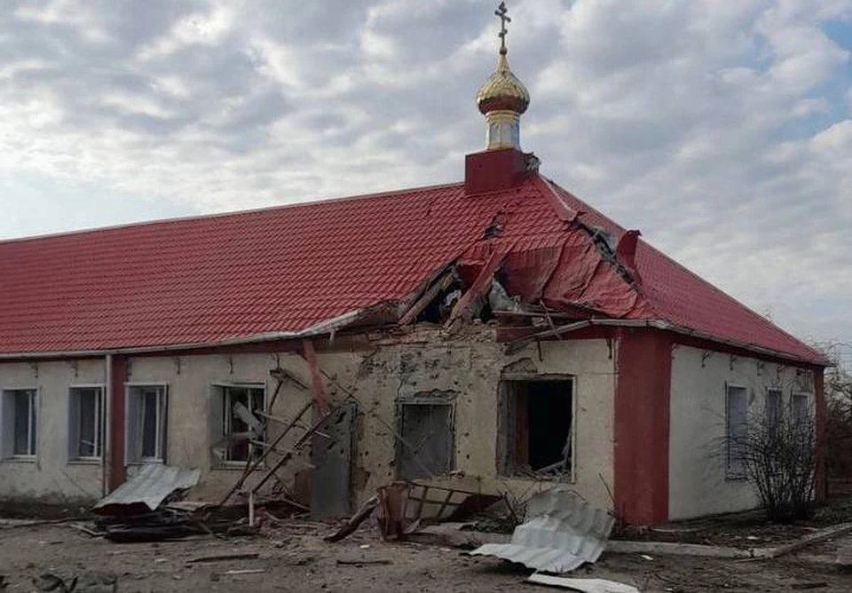 В поселке Разумном повреждены один частный дом и одна машина.
