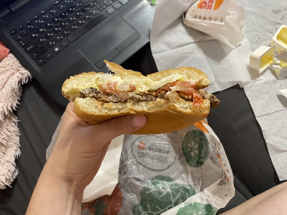 В Тюмени до конца весны 2024 года в ресторанах быстрого питания KFC пройдет ребрендинг.