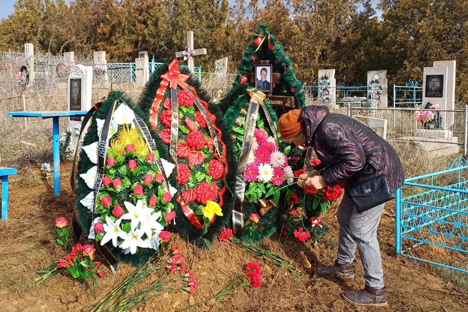 Могила Александра Захаренкова