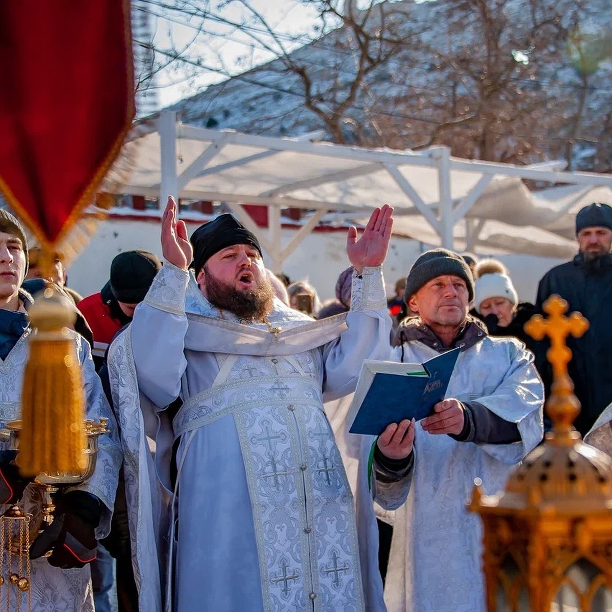 Как в Севастополе пройдет праздник Крещения Господня: расположение купален,  расписание мероприятий и движения транспорта 2024 - KP.RU