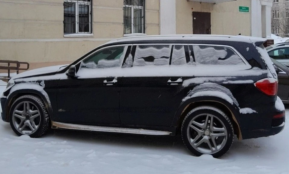 В Сыктывкаре пристав арестовал у должницы автомобиль Mercedes-Benz. Фото: ФССП по РК.