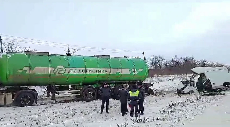 "Газель" протаранила бензовоз.