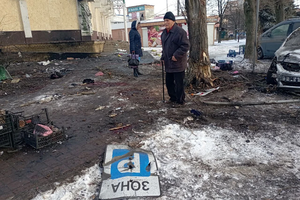 25 человек погибло, не менее 25 ранено при обстреле со стороны ВСУ в воскресенье утром рынка в Кировском районе Донецка. Фото: Никита ПОБЕРЕЖНЮК