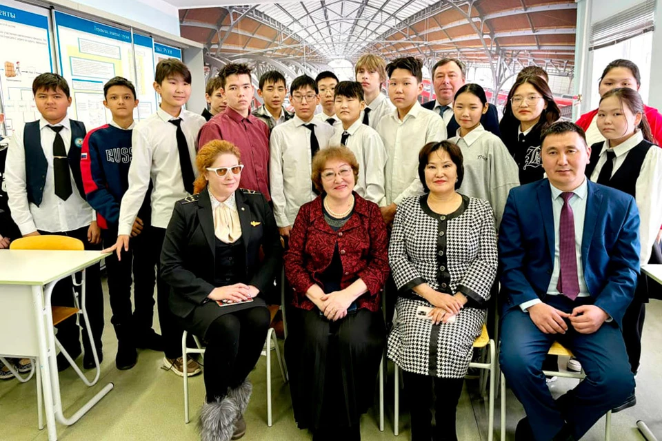 Представители АО «АК «ЖДЯ» встретились с учащимися железнодорожного ...