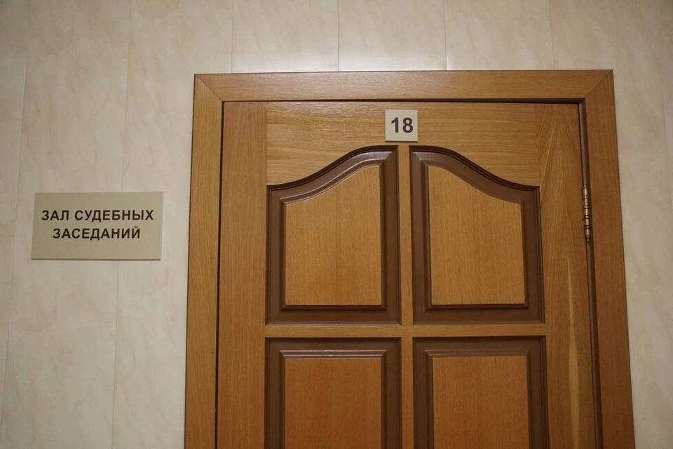 Злоумышленник стал избивать лежачего потерпевшего ногой по грудной клетке