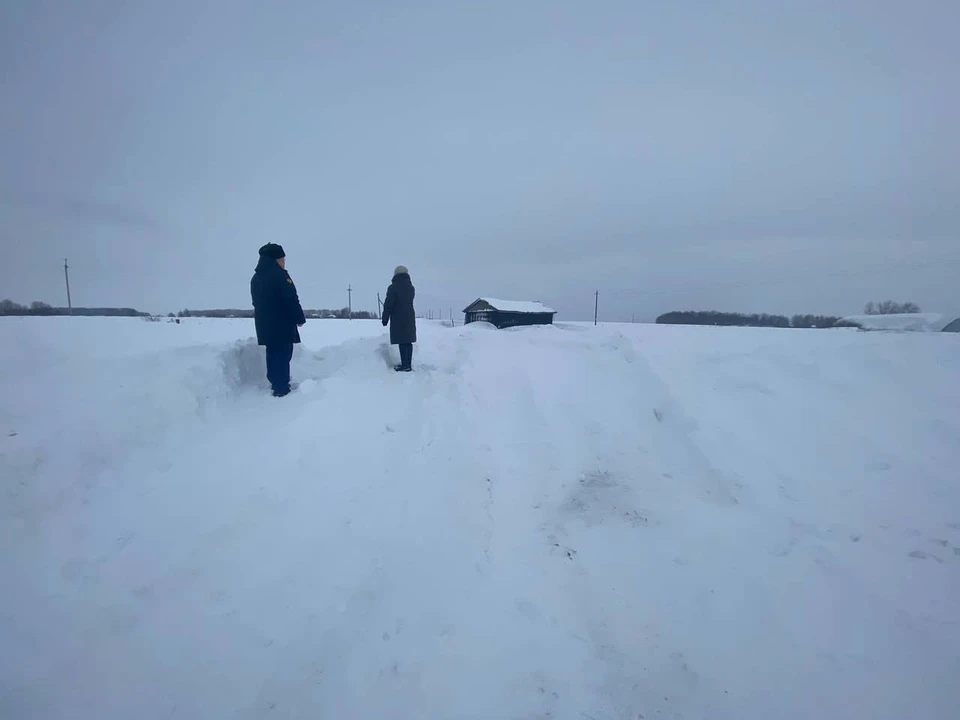 песенка военных корреспондентов. военкоры дело. петр лидов военный корреспондент портрет. константин симонов военный корреспондент. военкоры дело.