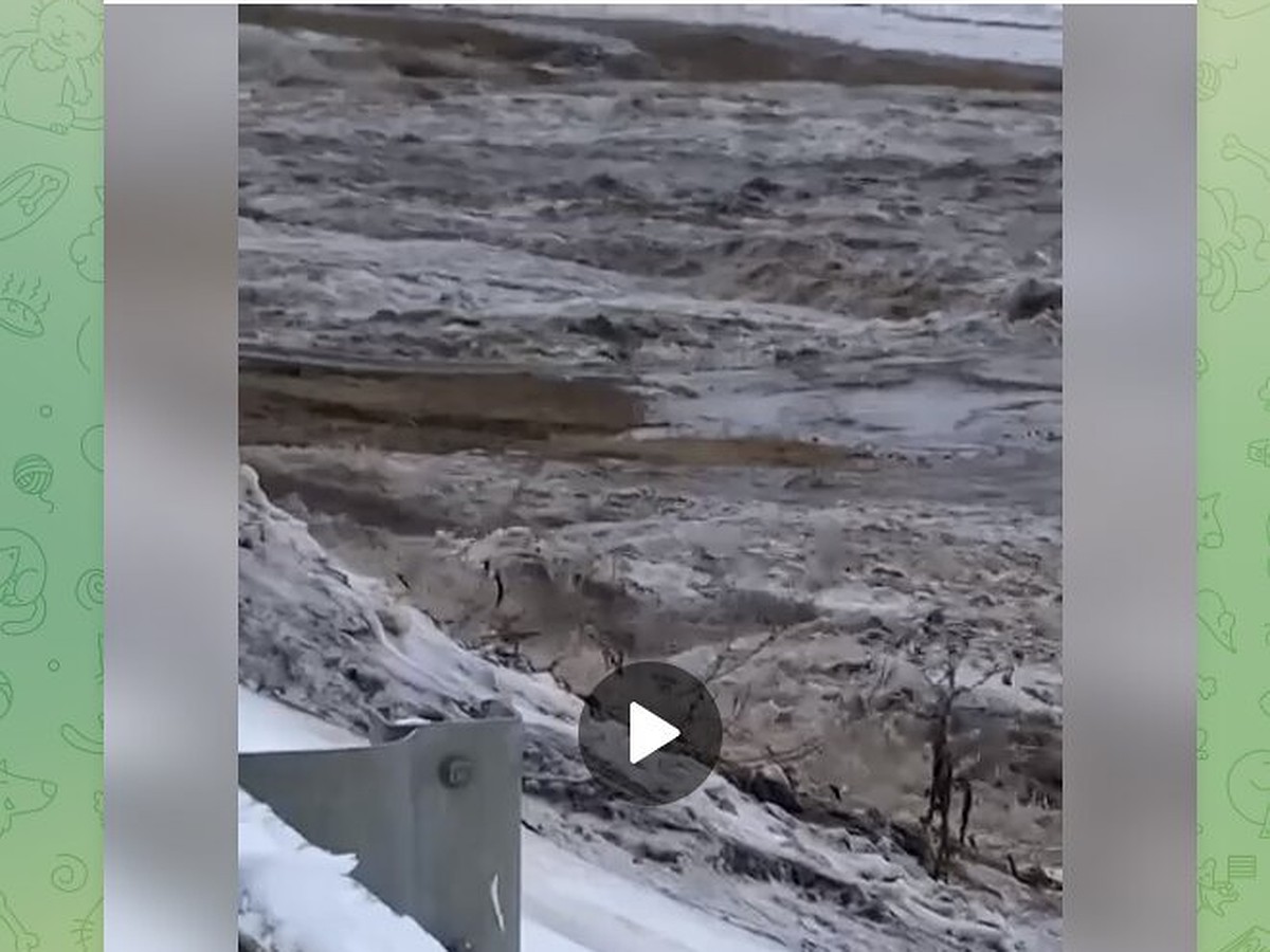 В Сеть выложили пугающее видео с места прорыва плотины в Воронежской  области - KP.RU