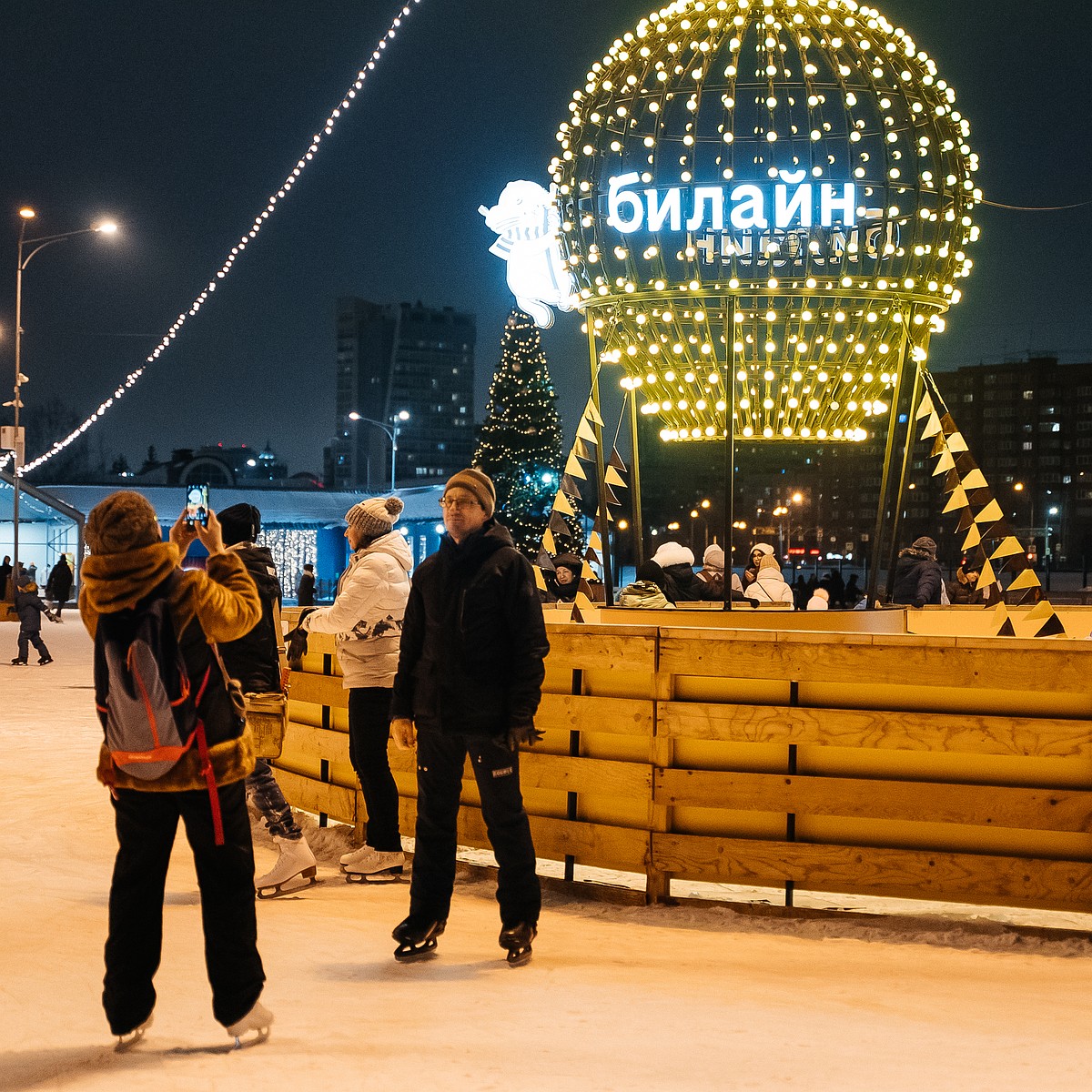 Все на лед: пятница стала самым популярным днем для катания на коньках у  клиентов билайна - KP.RU