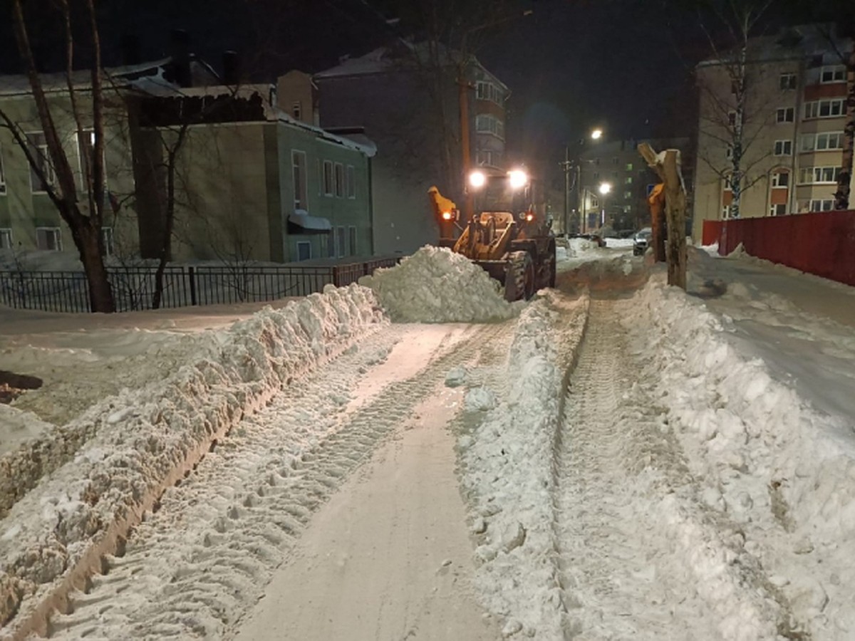 В Кирове в ближайшие сутки вывезут снег с 39 участков - KP.RU