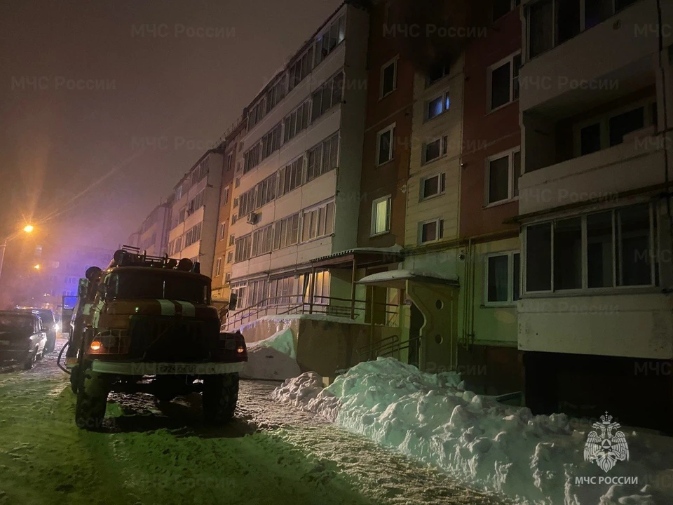 Четыре человека спасли из пятиэтажки при ночном пожаре в Кимовске Тульской области