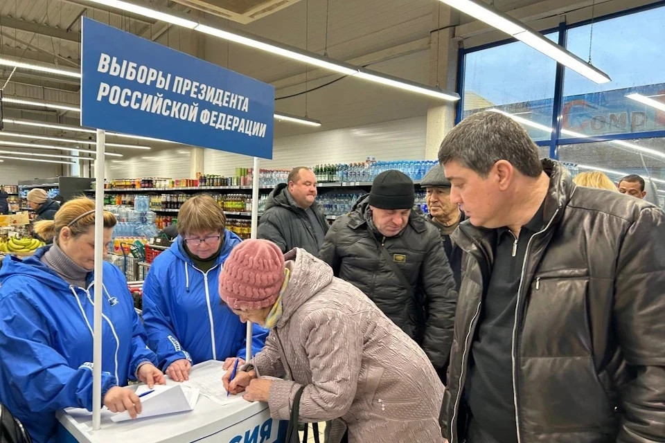 В Херсонской области завершился сбор подписей за Владимира Путина Фото: ЕР