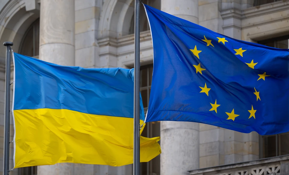 Теперь Евросоюз будет рассматривать вопрос о выделении очередных траншей Киеву ежегодно.
