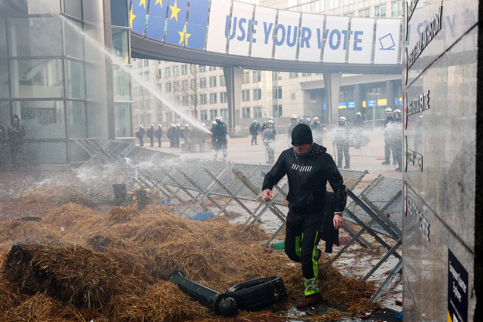 В Брюсселе прошли протесты фермеров на фоне саммита Евросоюза по помощи Украине