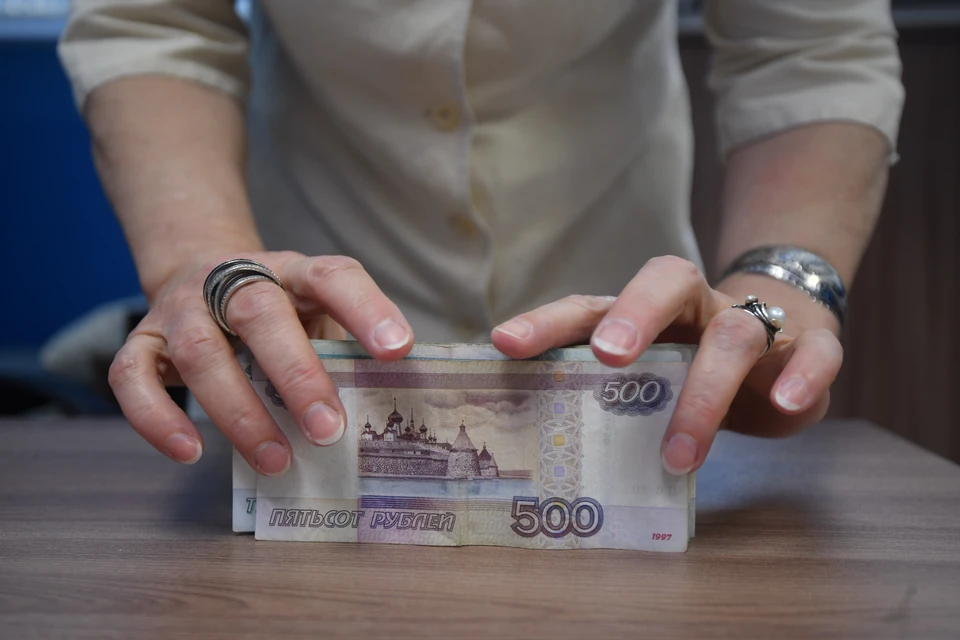 Микрофинансовая организация должна женщине 20 тысяч рублей.