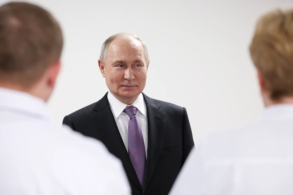 Владимир Путин во время посещения Тульского областного клинического онкологического диспансера. Фото: Александр Казаков/пресс-служба президента РФ/ТАСС