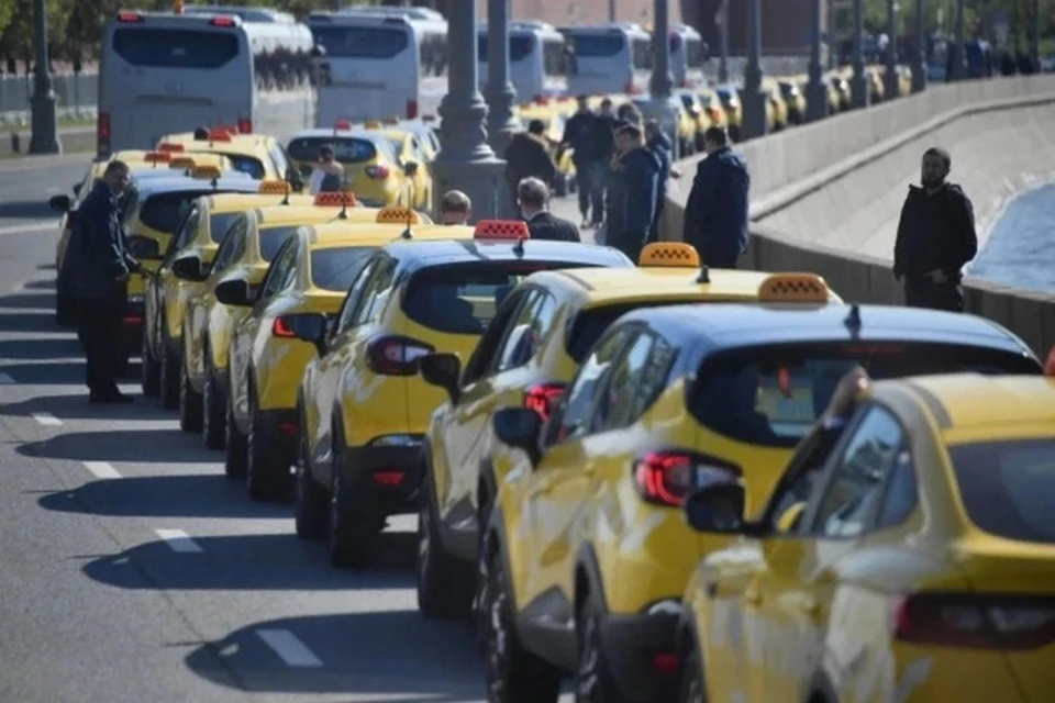 Перевозчиков легкового такси внесут в региональный реестр