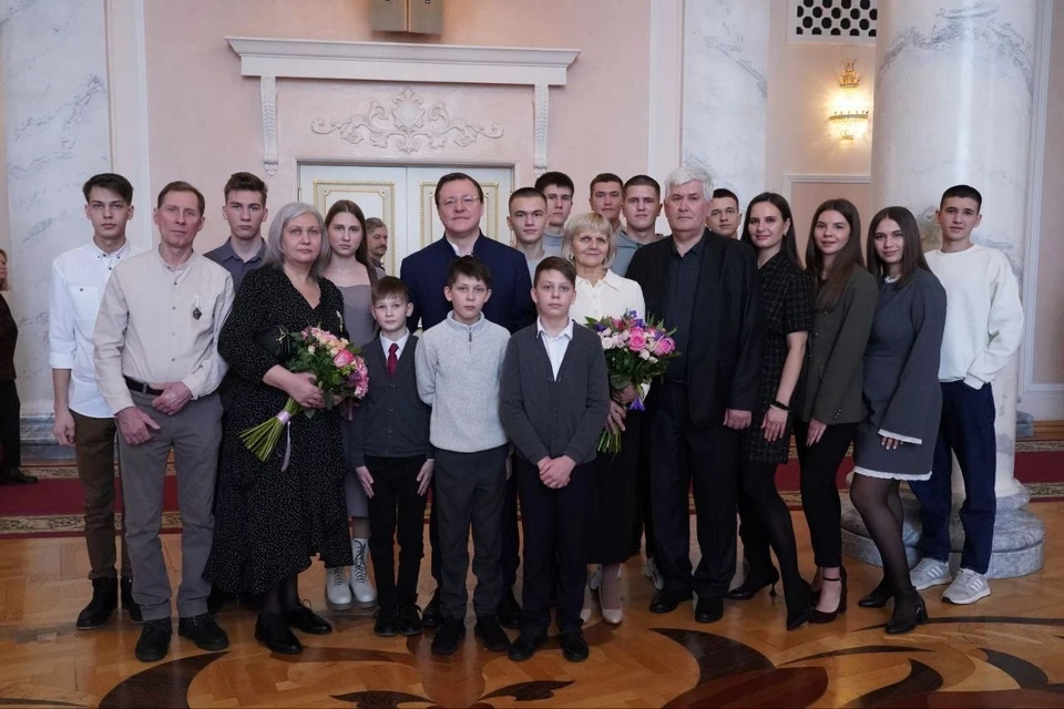 Самарский губернатор пообщался с многодетными семьями. Фото: Юлия Рубцова