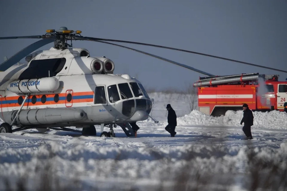 Уголовное дело возбудили после крушения вертолета Ми-8 в Онежском озере в Карелии.