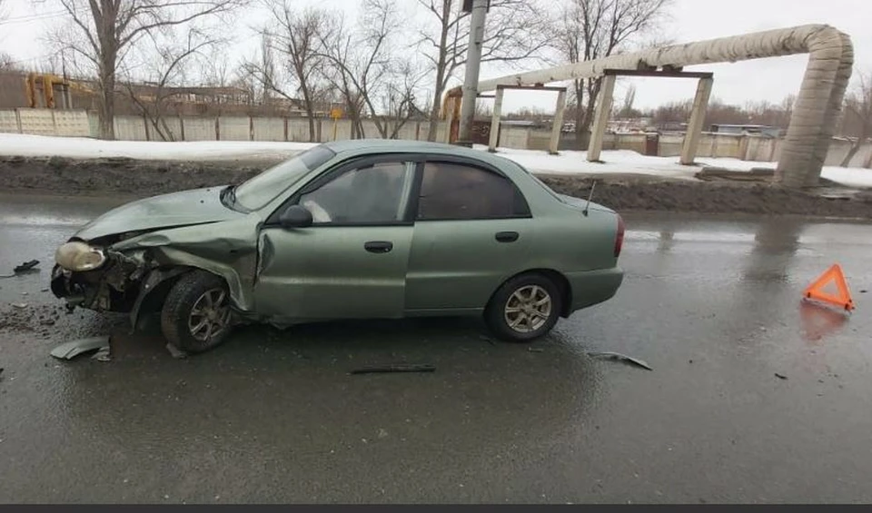 Фото: В Ленинском районе Саратова водитель «Гранты» попал в больницу после ДТП с Lanos