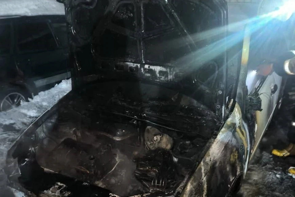 Два расчета МЧС тушили горящую «Ладу Калину» в Ельце Липецкой области