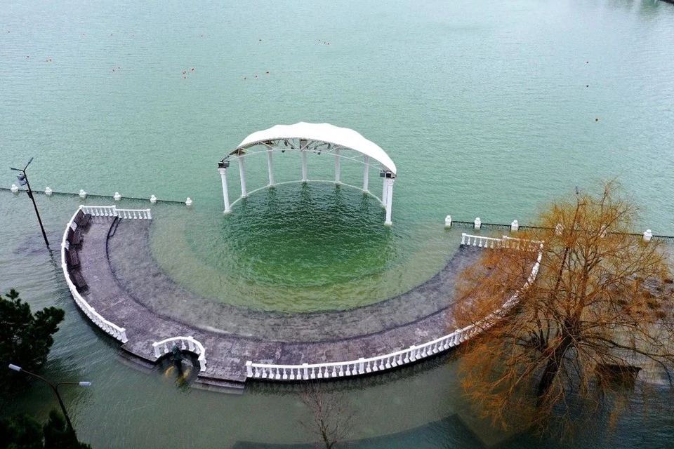Так озеро разливалось два года назад. Фото: Юрий Озаровский