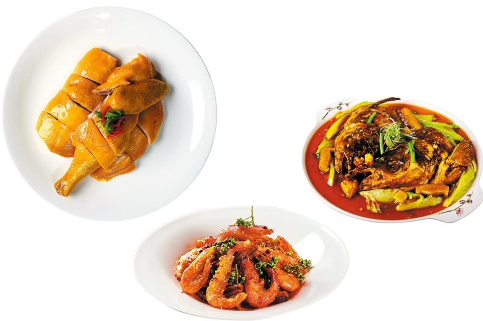 Блюда из креветок, курицы и рыбы украшают столы как в северных, так и южных регионах Китая.