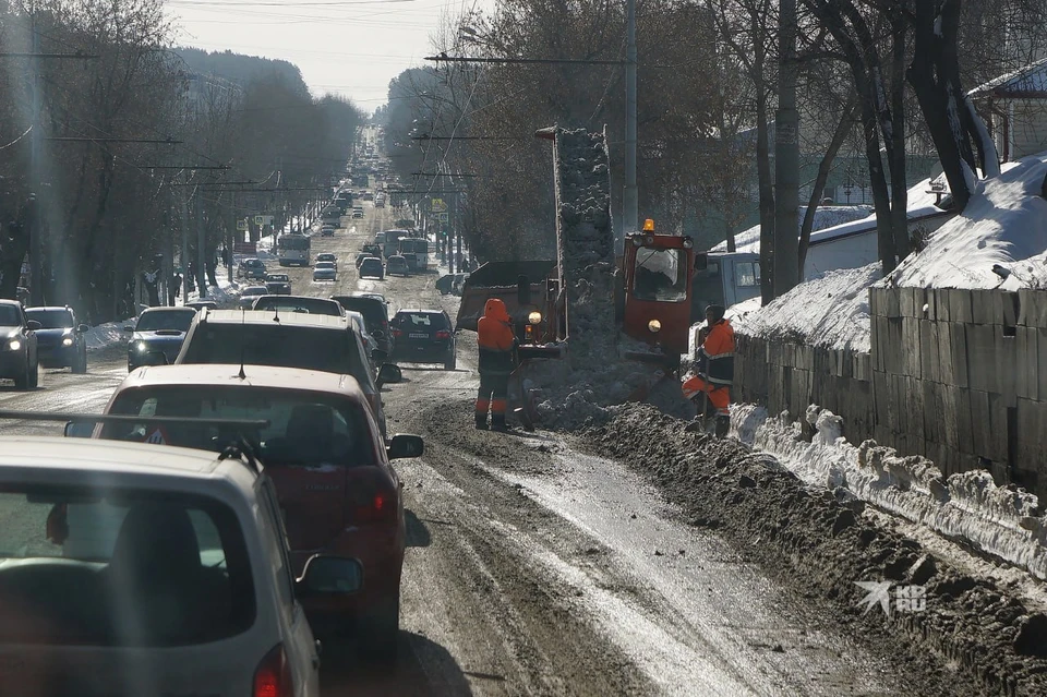 За минувшие сутки на улицах города работали 470 снегоуборочных машин и 507 дорожников
