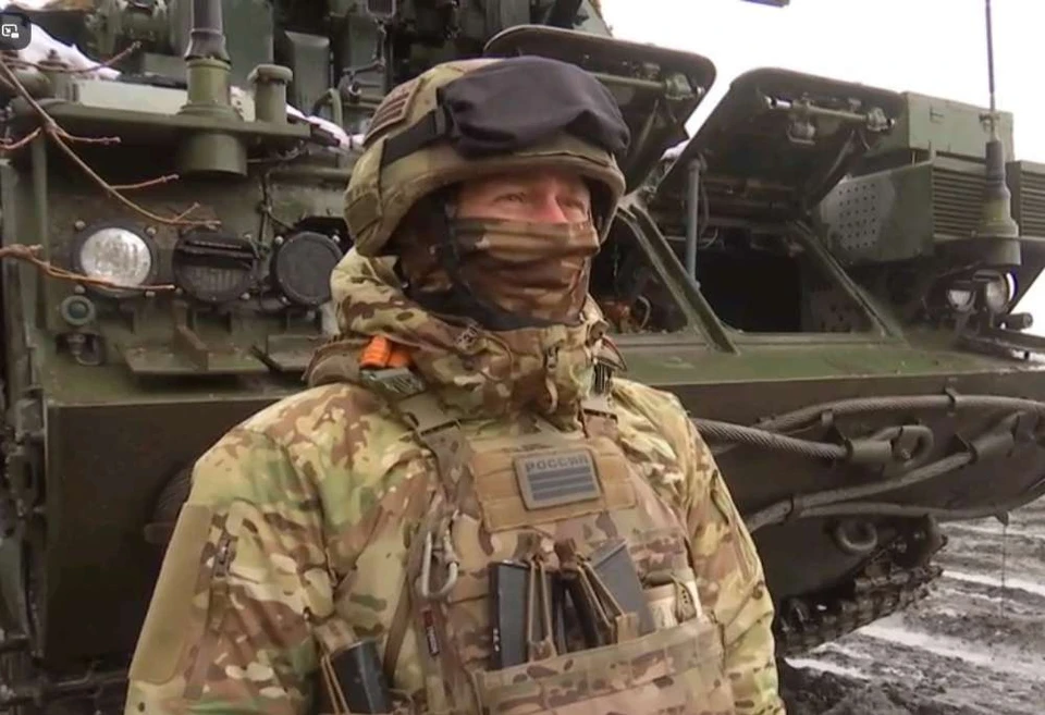 Боец носит письмо от оренбурженки с собой. Фото: кадр видео телеканала "Звезда"