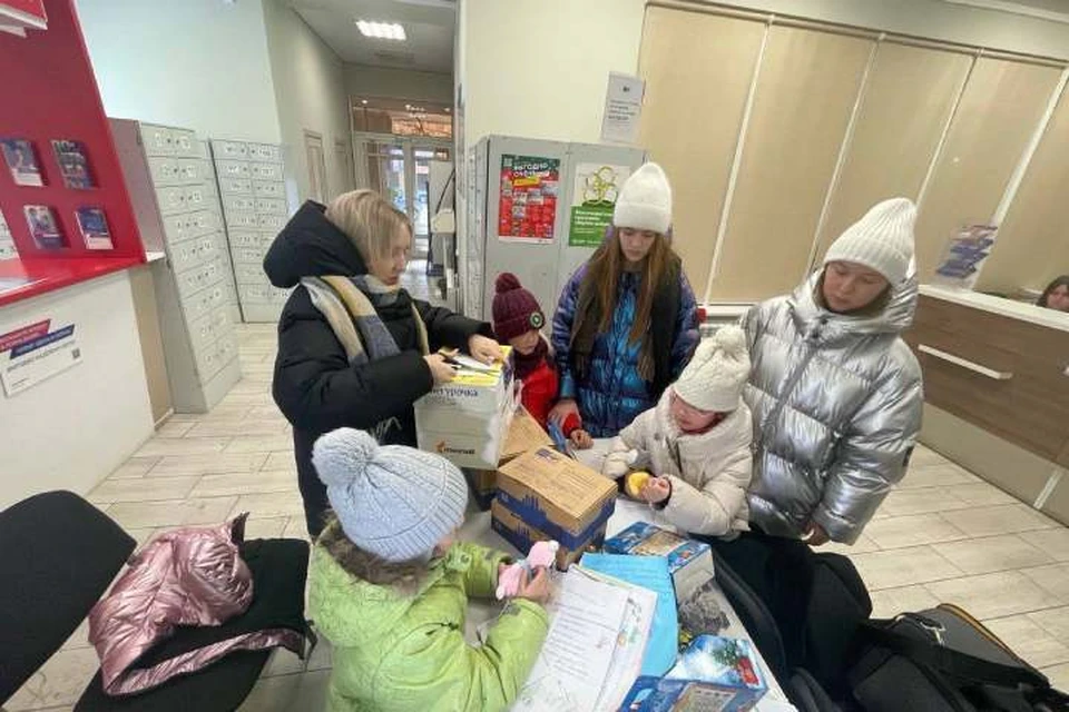 Школьники из Иркутска отправили посылки военнослужащим в зону СВО