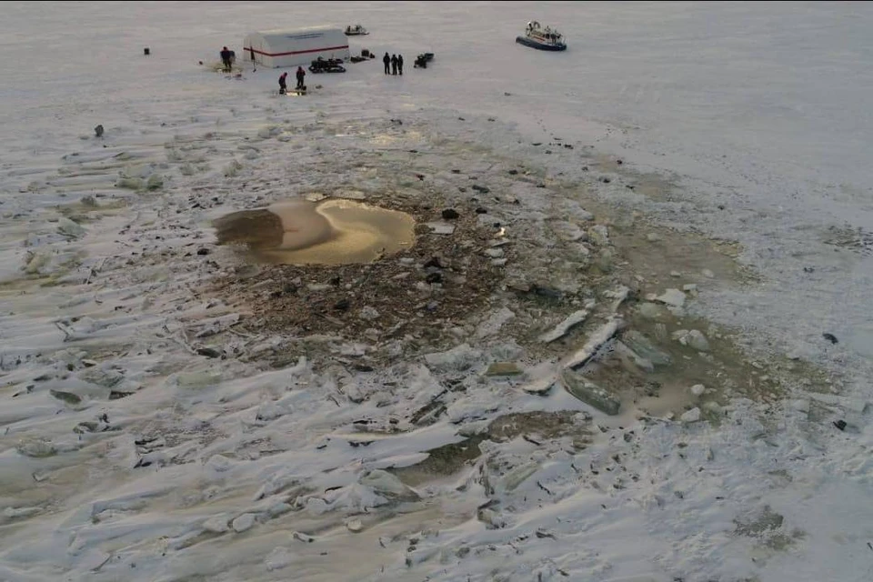 Черные ящики разбившегося в Карелии Ми-8 подняли со дна Онежского озера. Фото: https://t.me/AParfenchikov