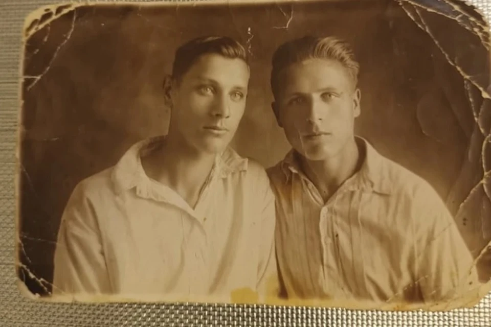 Погибший стрелок Николай Хартов на фото справа. Фото из архива семьи. ВПО "Помним"/Вконтакте